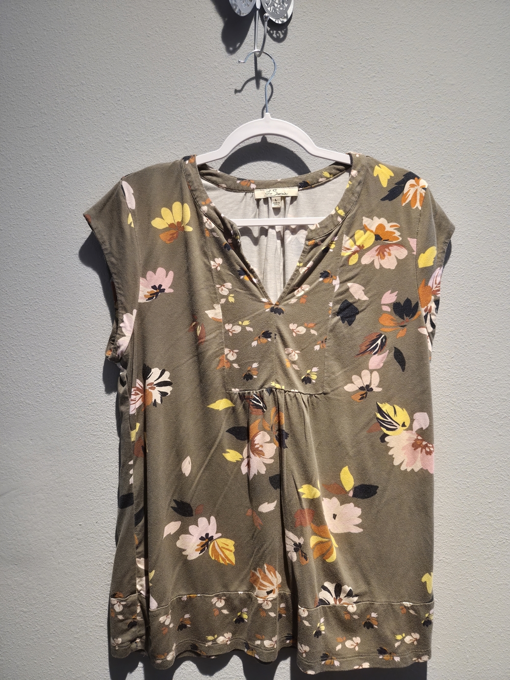 Cap Sleeve Floral Tunic Top in Olive Green